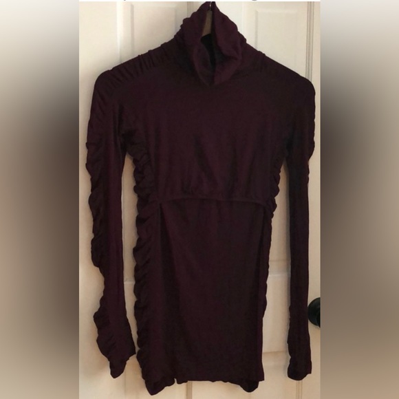 Ladies Larrivo Maternity / Nursing Long Tunic Style Burgundy Turtleneck - Picture 3 of 8